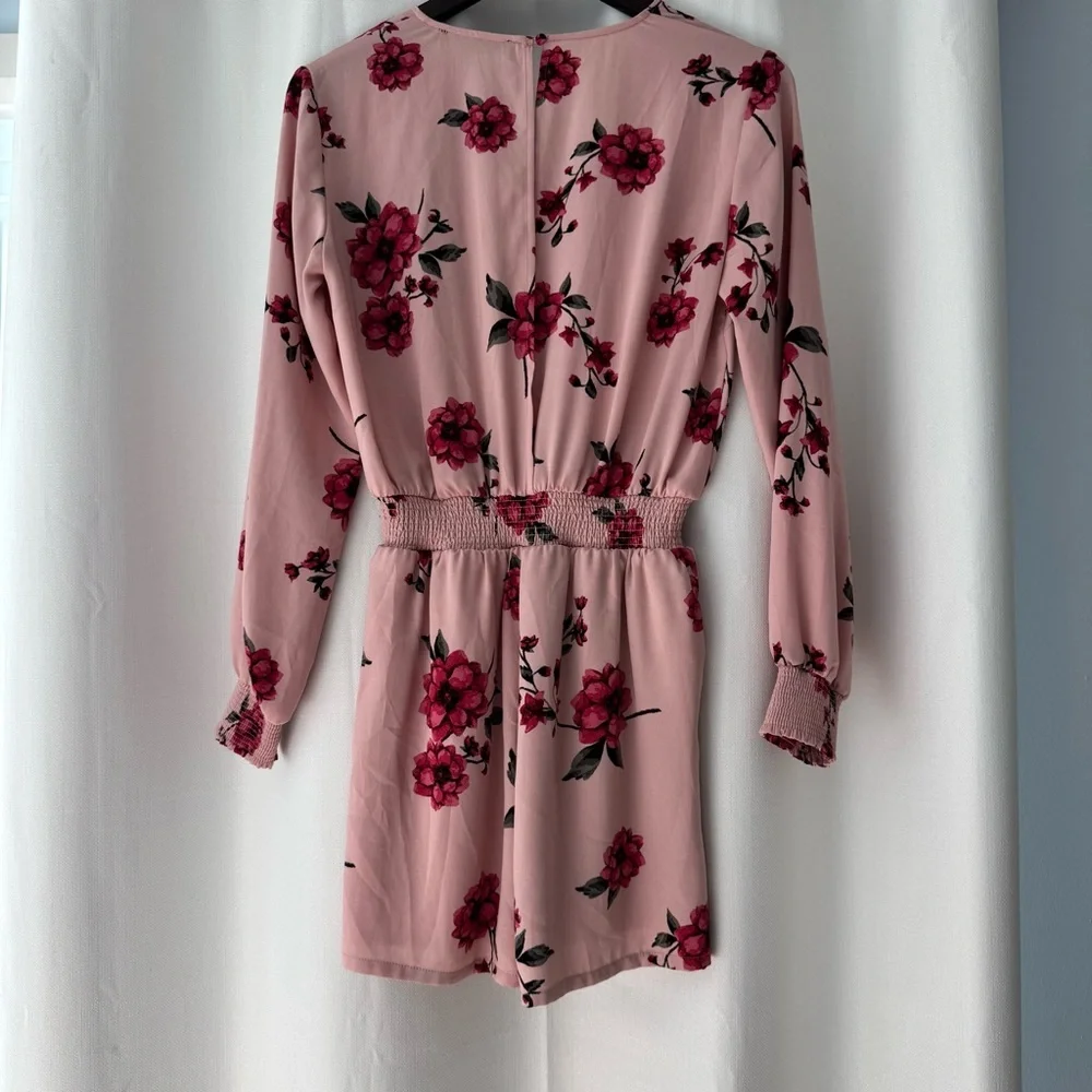 Dynamite Floral Pink Long Sleeve romper with slight open back women’s size Small - Picture 2 of 9